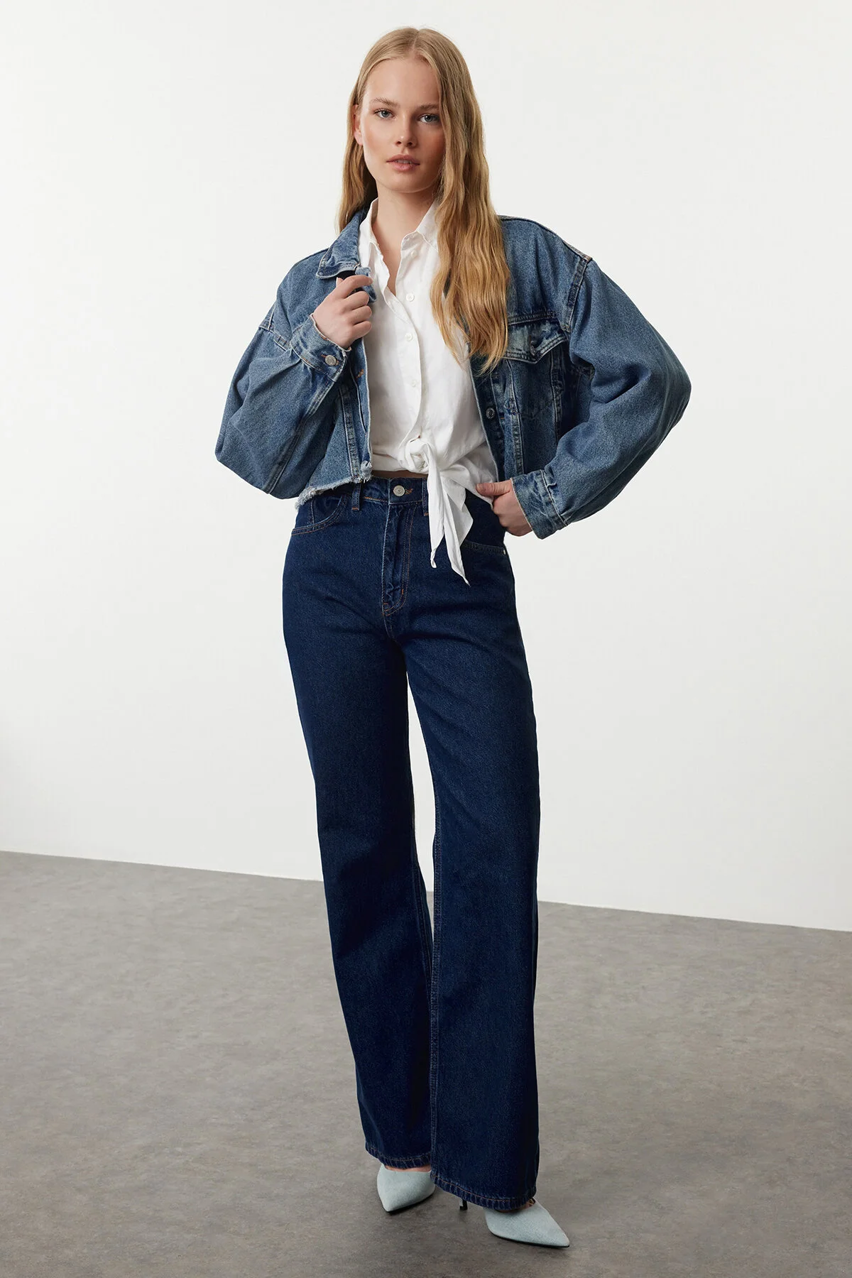 Bild von Trendyol Collection Dunkelblaue Jeans Mit Hoher Taille Und Weitem Bein - für Damen - 32