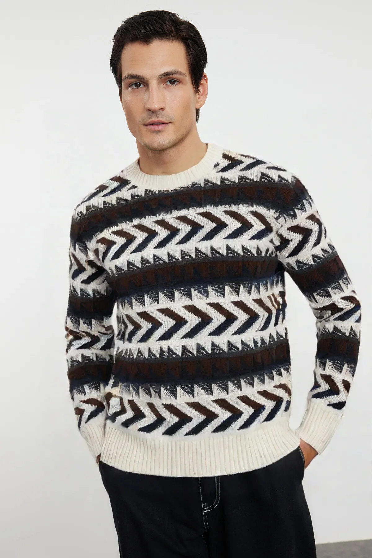 Bild von Trendyol Collection Ethnicoversizeknitwear Pullover Rundhalsausschnitt, Mehrfarbig Tmnaw25kz00057 für Herren - M