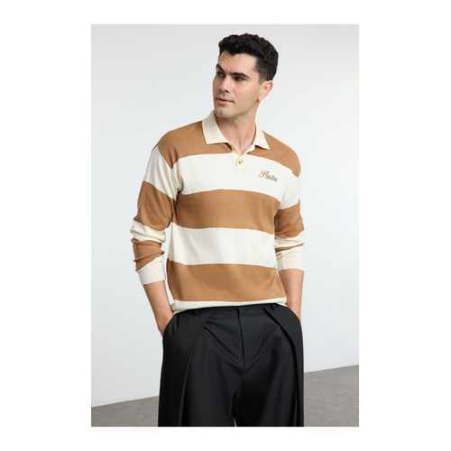 Bild von Trendyol Collection Kamelfarbener Strickpullover Mit Polokragen