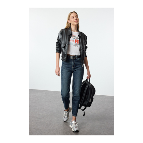 Bild von Trendyol Collection Dunkelblaue Slim Mom-Jeans mit Hoher Taille