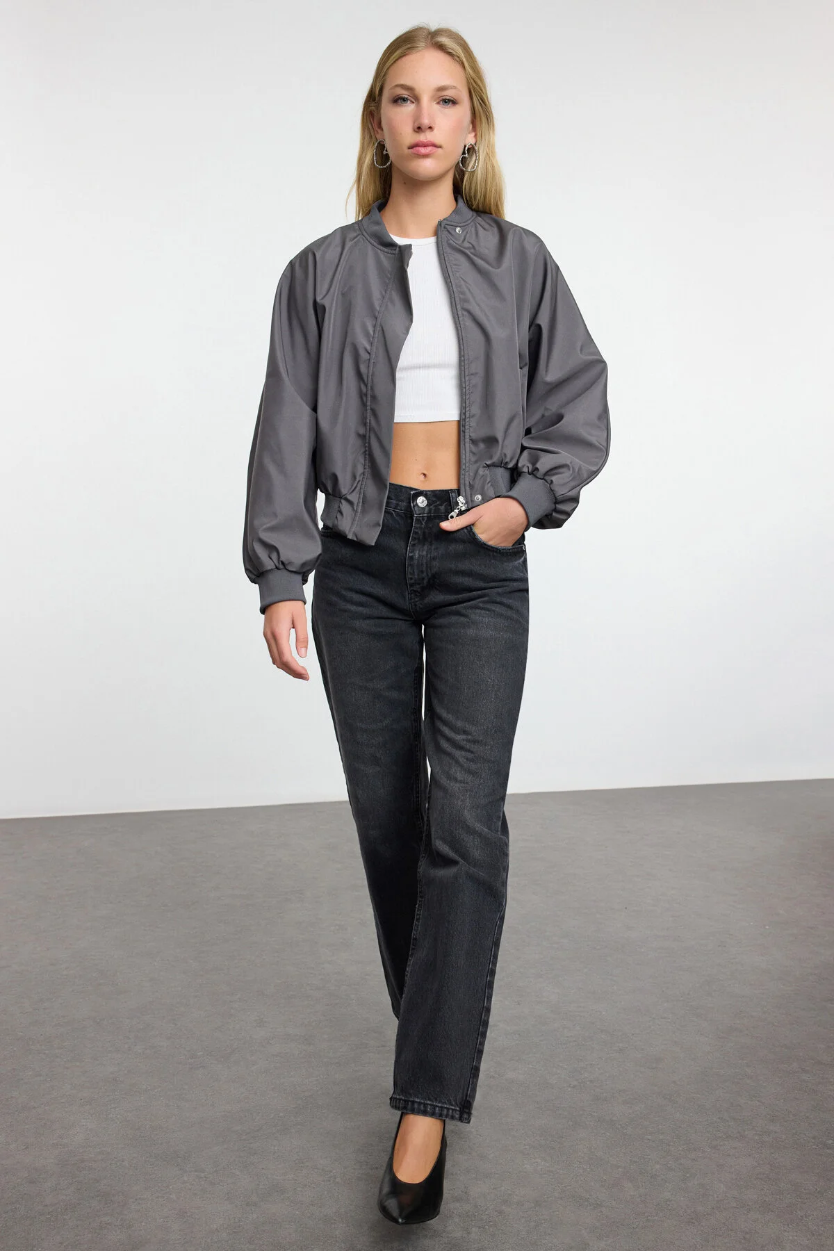 Bild von Trendyol Collection Schwarze Straight Jeans Normale Taille für Damen - 31