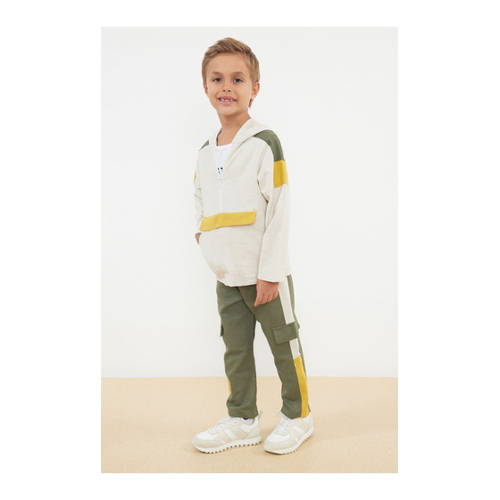 Bild von TRENDYOLKIDS Beigefarbener Saisonsuit Für Jungen – Dünner, Farbblockierender Baumwollstrick für Herren - 5–6 Jahre