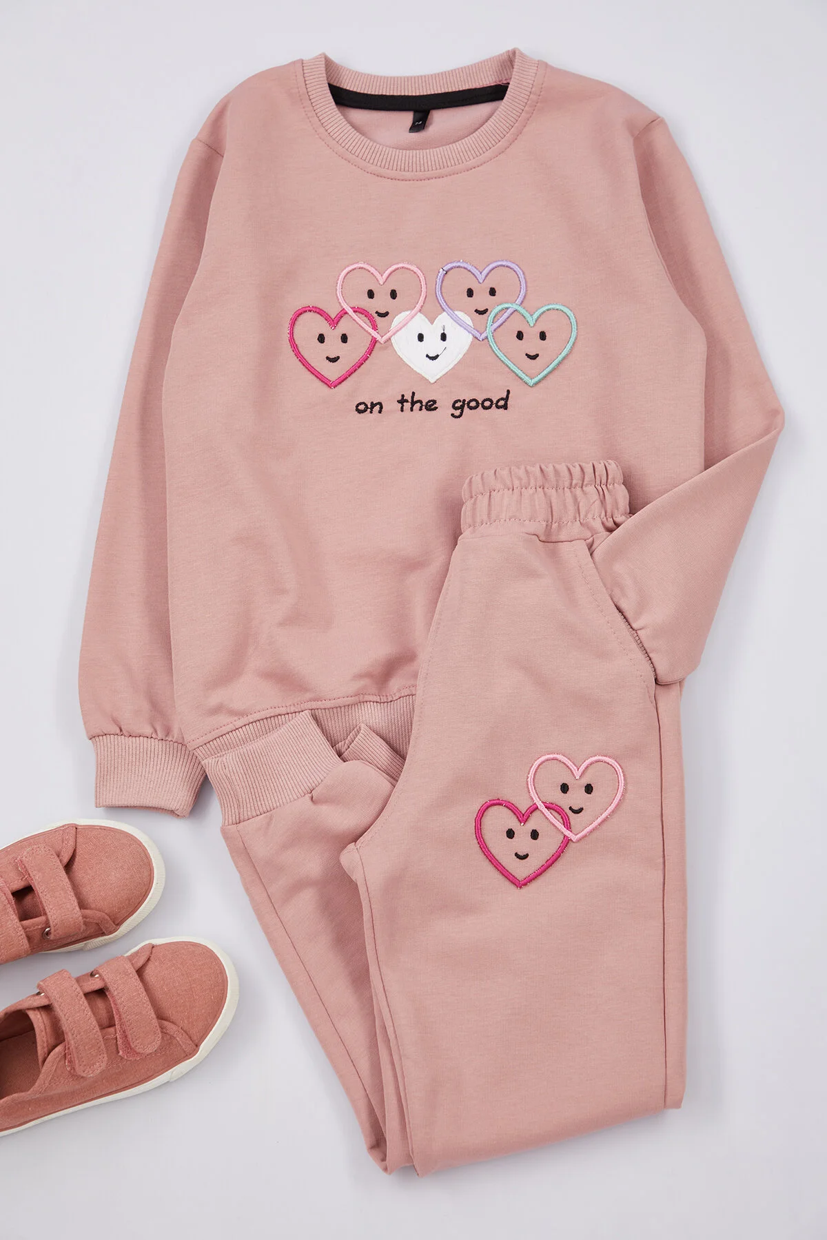 Bild von TRENDYOLKIDS Pyjama-set Für Mädchen Mit Getrocknetem Rosenherz-muster Gestricktes Set Aus Unterteil Und Oberteil Tkdaw25au00077 für Damen - 3–4 Jahre