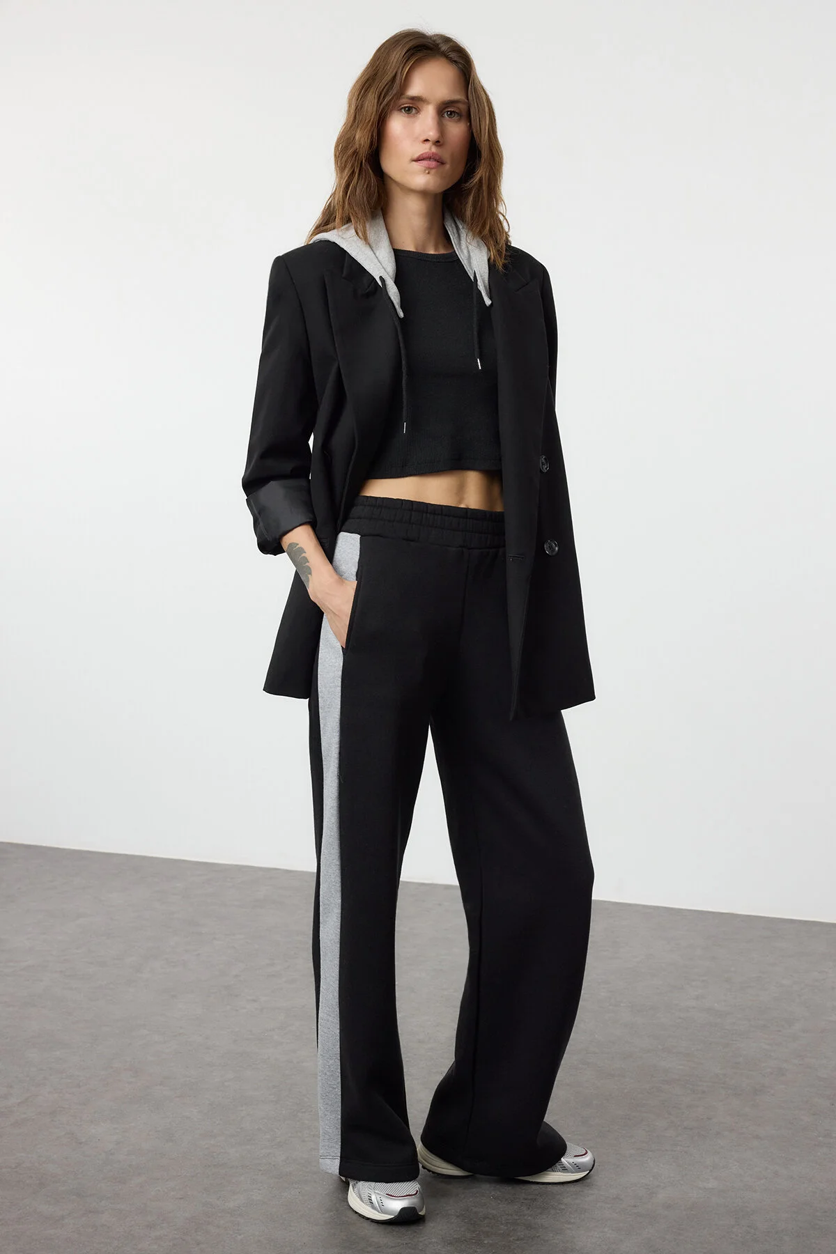 Bild von Trendyol Collection Fleece-strick-jogginghose In Schwarz Weites Bein, Dicke Innenseite Twoaw25ea00040 für Damen - L