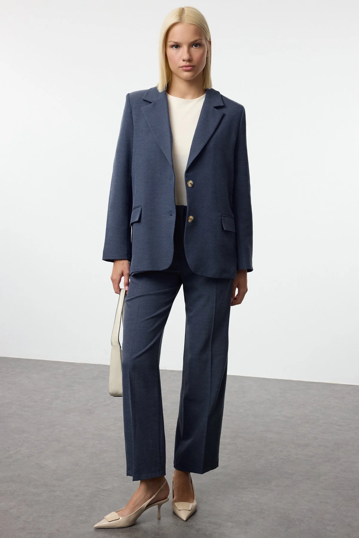 Bild von Trendyol Collection Marineblaue, Reguläre, Gewebte Basic-blazerjacke für Damen - 38