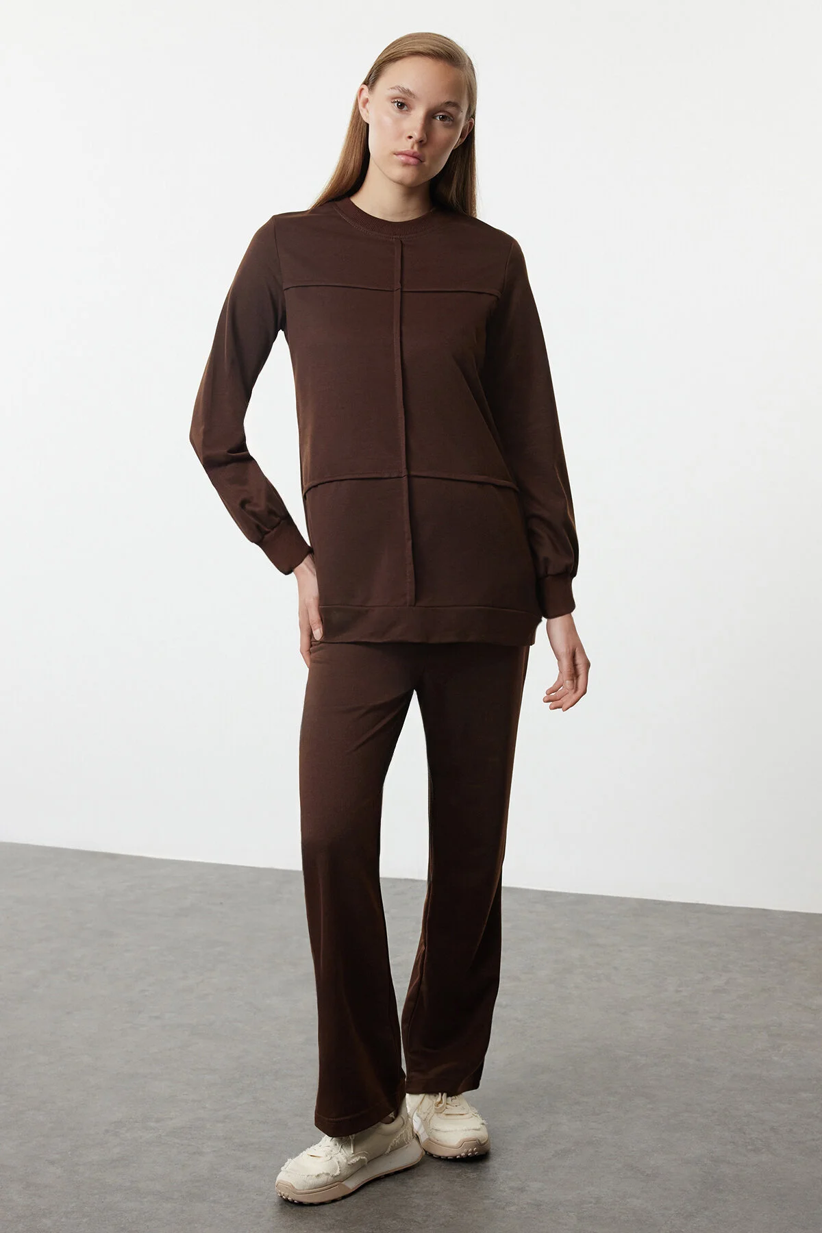 Bild von Trendyol Modest Geripptes, Braunes, Übergroßes Strickset Tctaw25us00113 für Damen - S