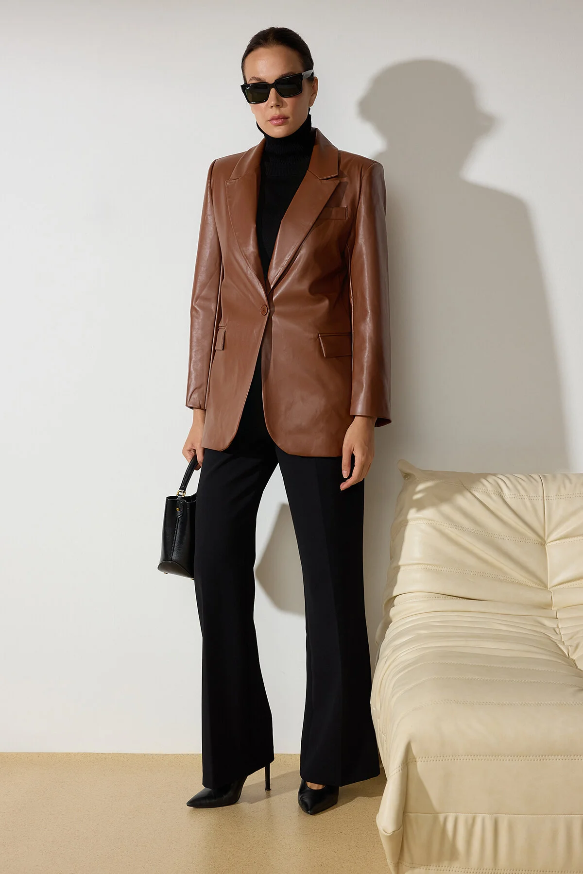 Bild von Trendyol Collection Braune, Übergroße, Gewebte Blazerjacke Aus Kunstleder für Damen - 40