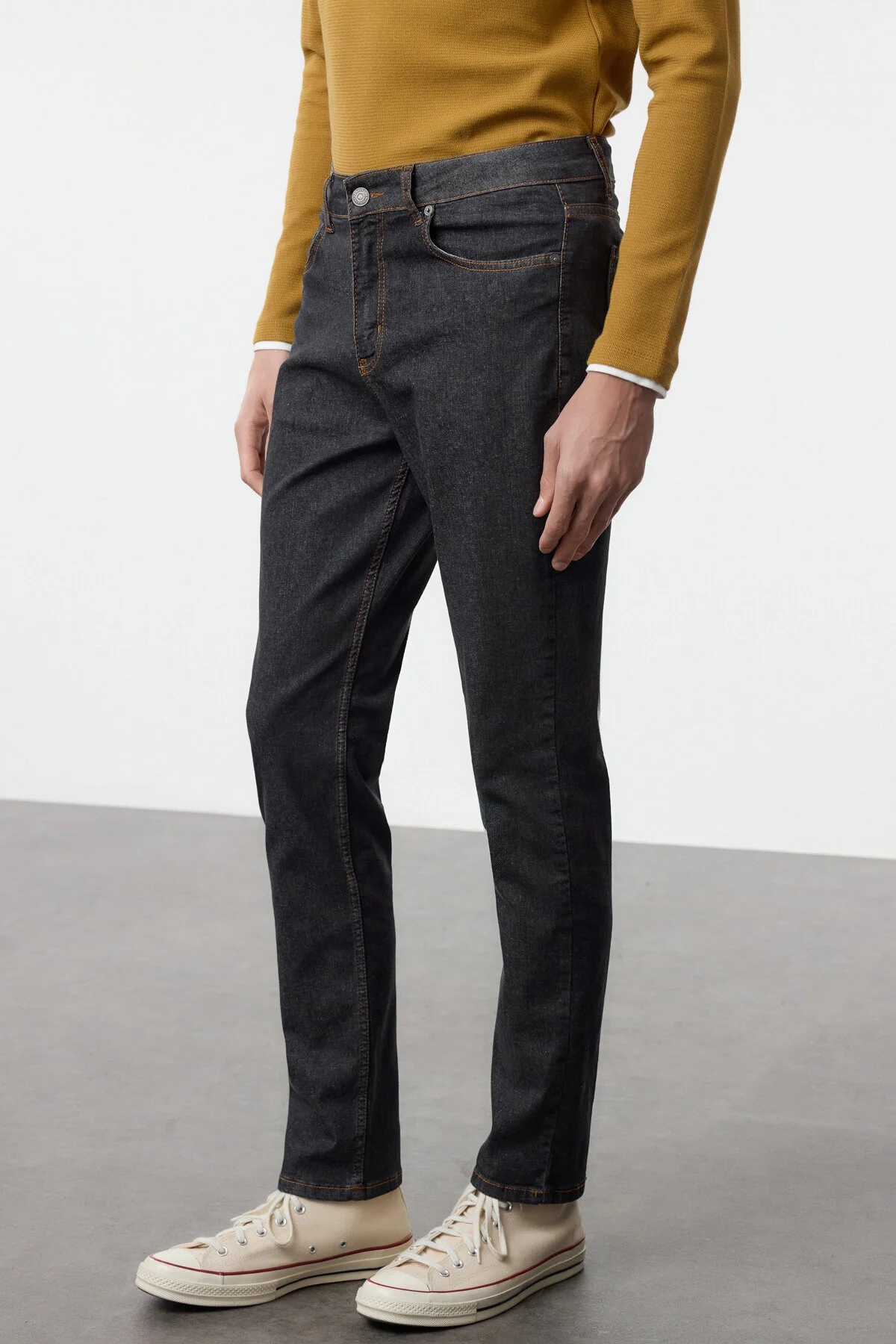 Bild von Trendyol Collection Anthrazitfarbene, Dehnbare Slim-fit-jeans – Jeans für Herren - 32