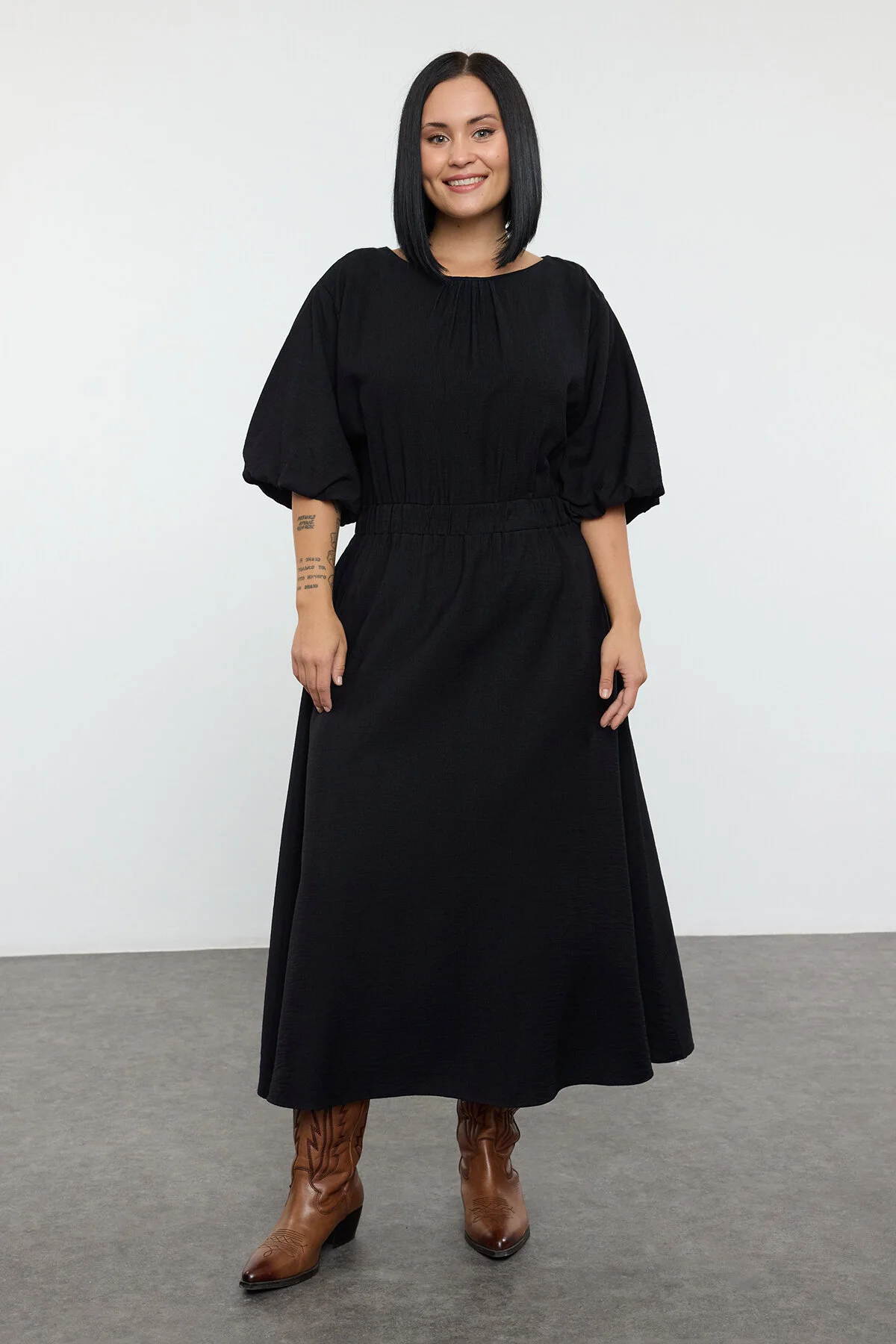 Bild von Trendyol Curve Ballonärmel-midikleid In Übergröße – Schwarz Mit Textur für Damen - 50