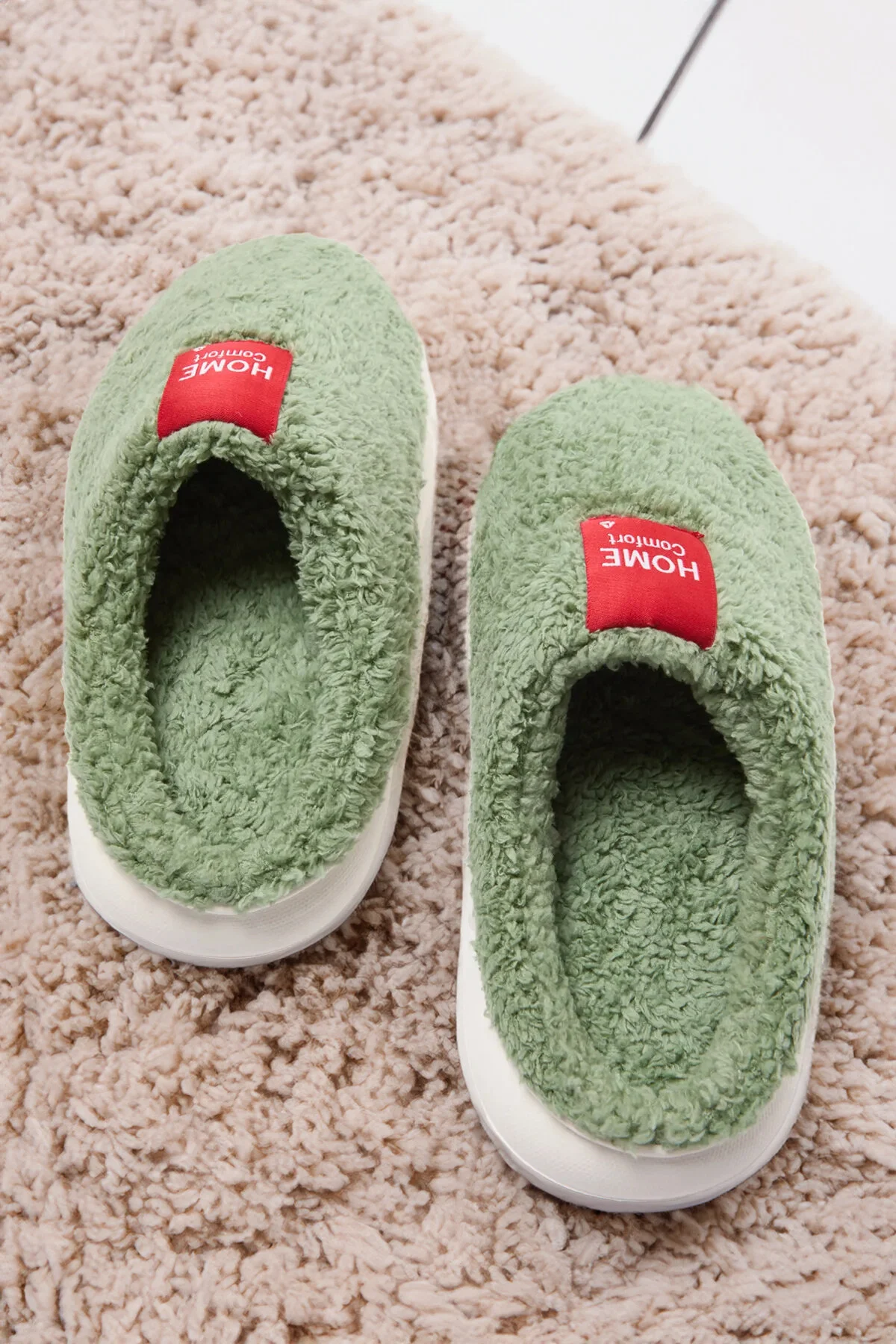 Bild von TRENDYOL SHOES Grüne Plüsch-hausschuhe Mit Gewebtem Etikett für Damen - 38