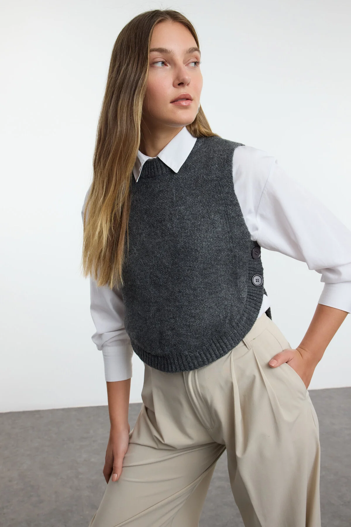 Bild von Trendyol Collection Weich Strukturierter Anthrazit-strick-crop-pullover – Geknöpft, für Damen - M