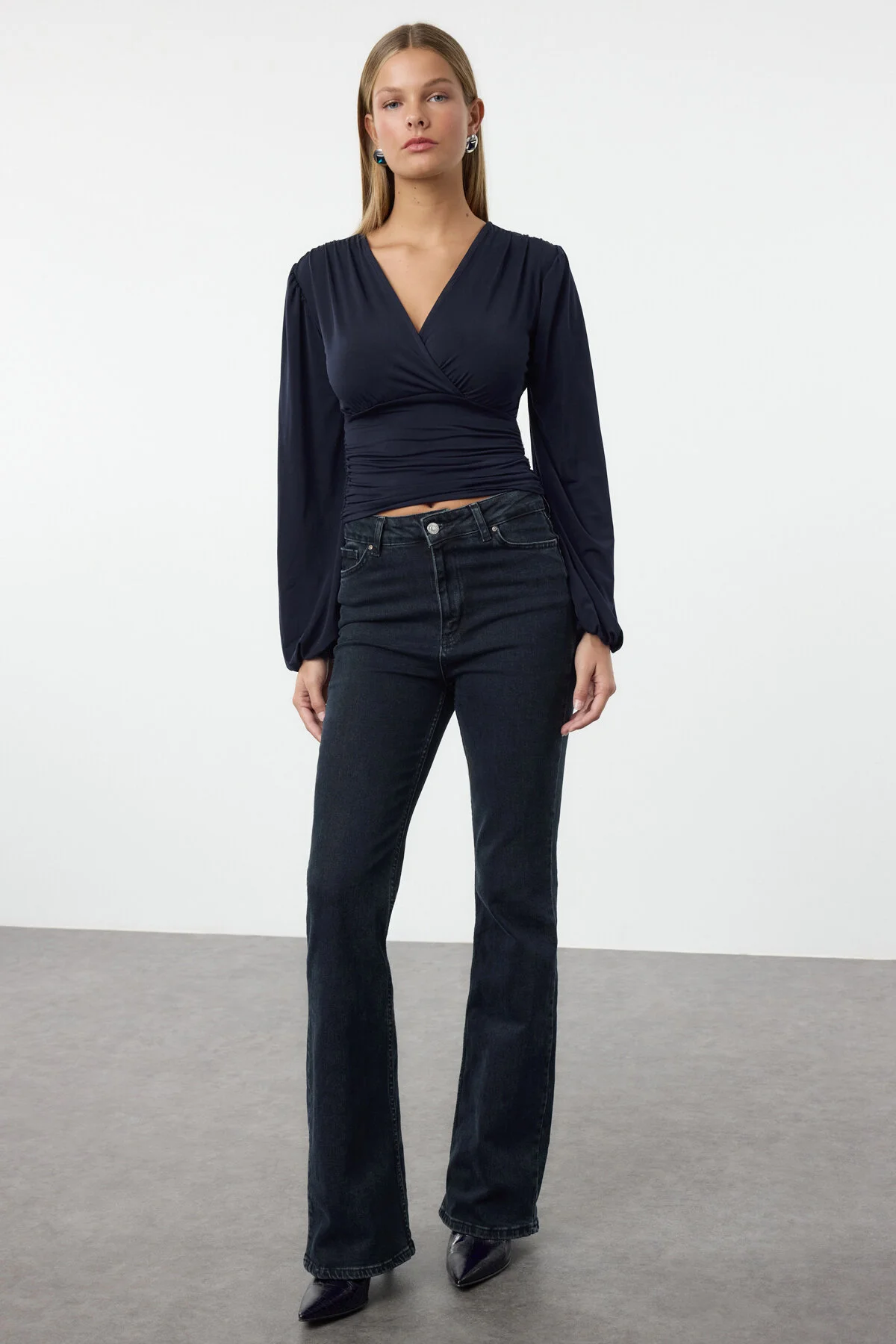 Bild von Trendyol Collection Marineblaue, Dehnbare Strickbluse – Lange Ärmel, Zweireihiges Kordelzug-detail für Damen - XL