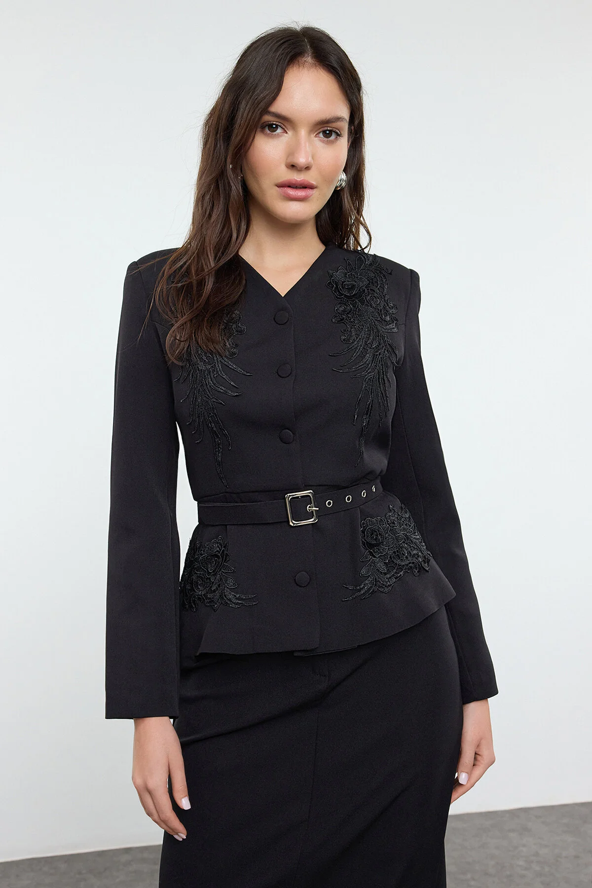 Bild von Trendyol Modest Schwarze Gewebte Jacke Mit Gürtel für Damen - 38