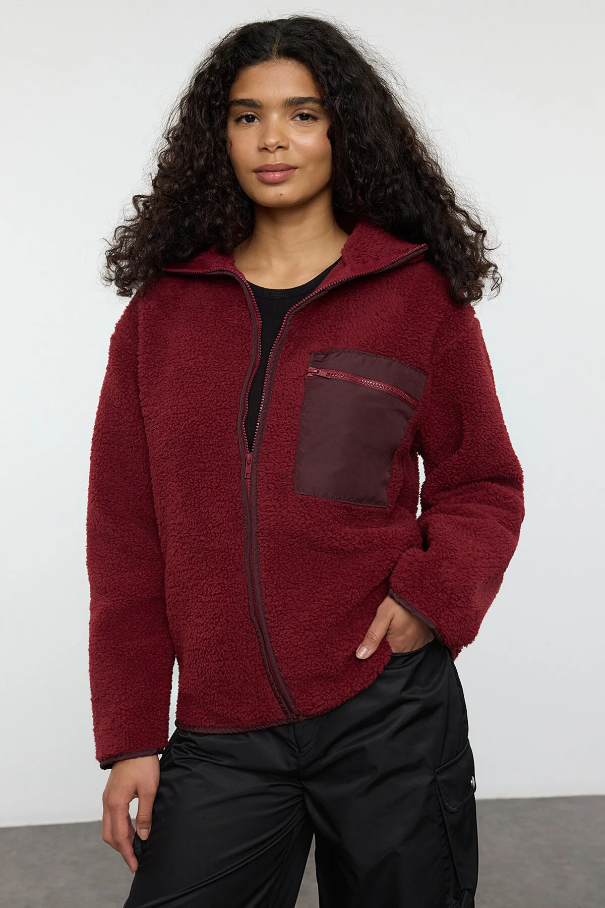 Bild von Trendyol Collection Burgunderfarbenes Fleece-strick-sweatshirt Mit Reißverschlusstaschen – Stehkragen für Damen - XS