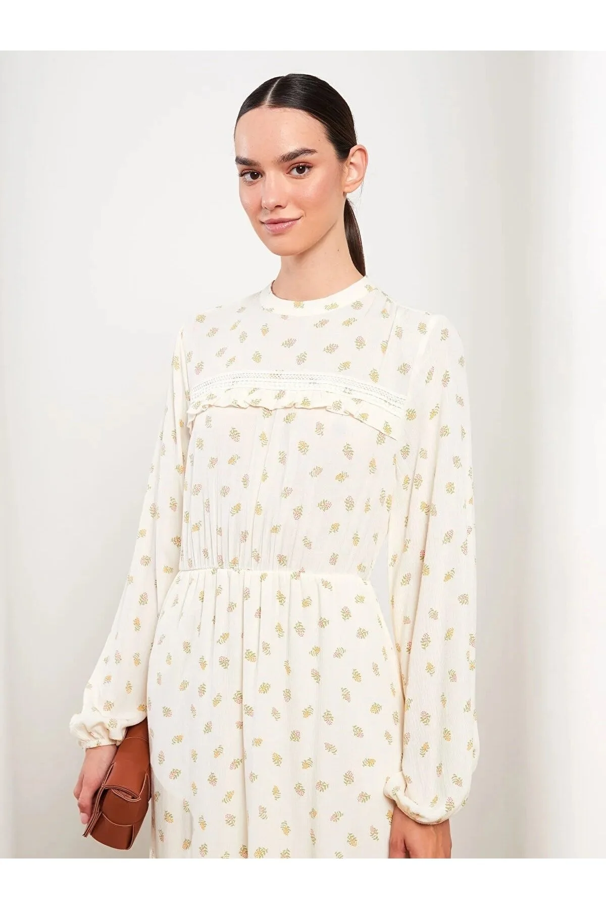 Bild von LC Waikiki Gemustertes, Langärmliges Kleid Aus Viskose Mit Rundhalsausschnitt für Damen - 44