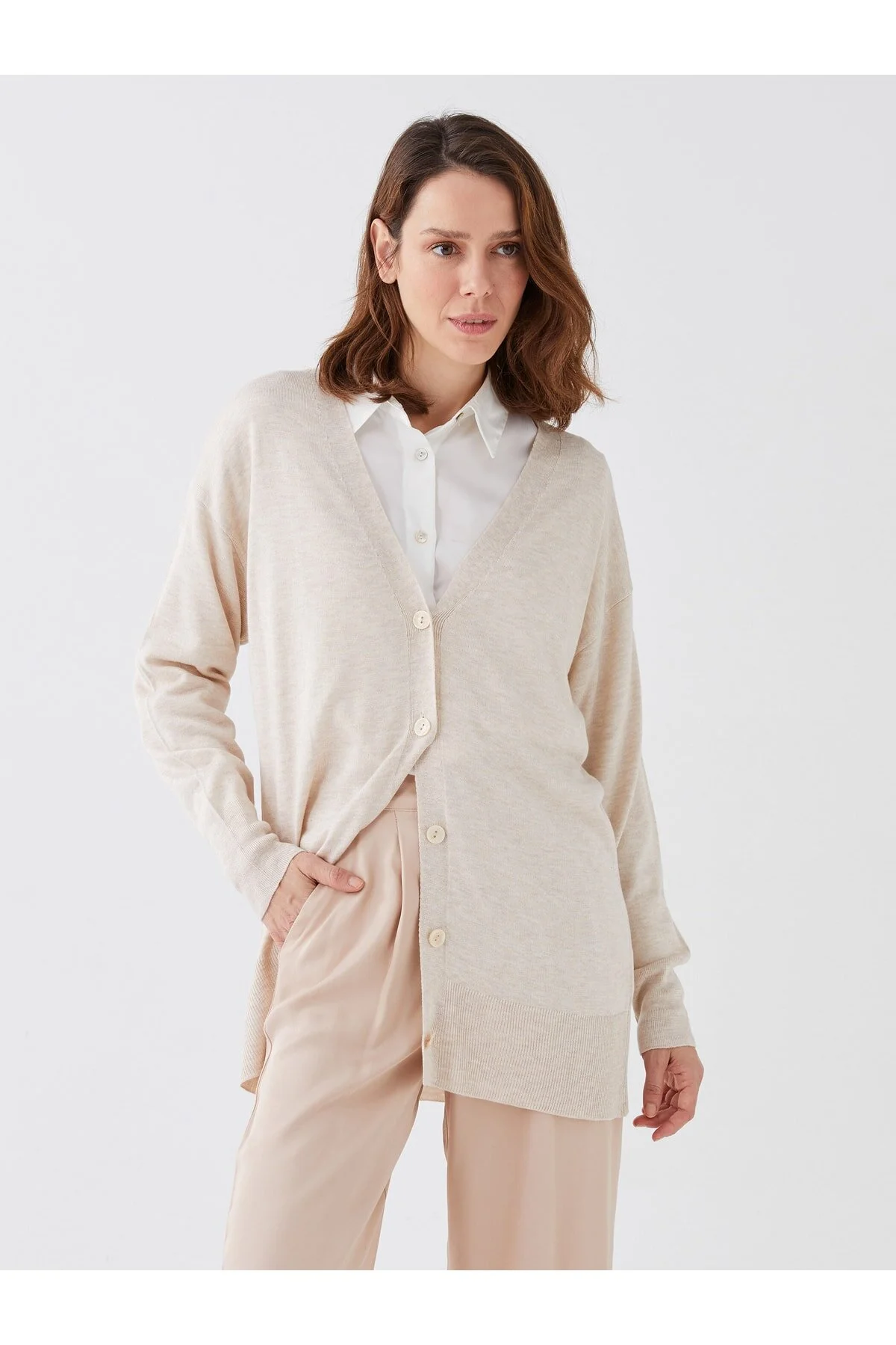 Bild von LC Waikiki Strickjacke Mit V-ausschnitt Und Langen Ärmeln für Damen - 3XL