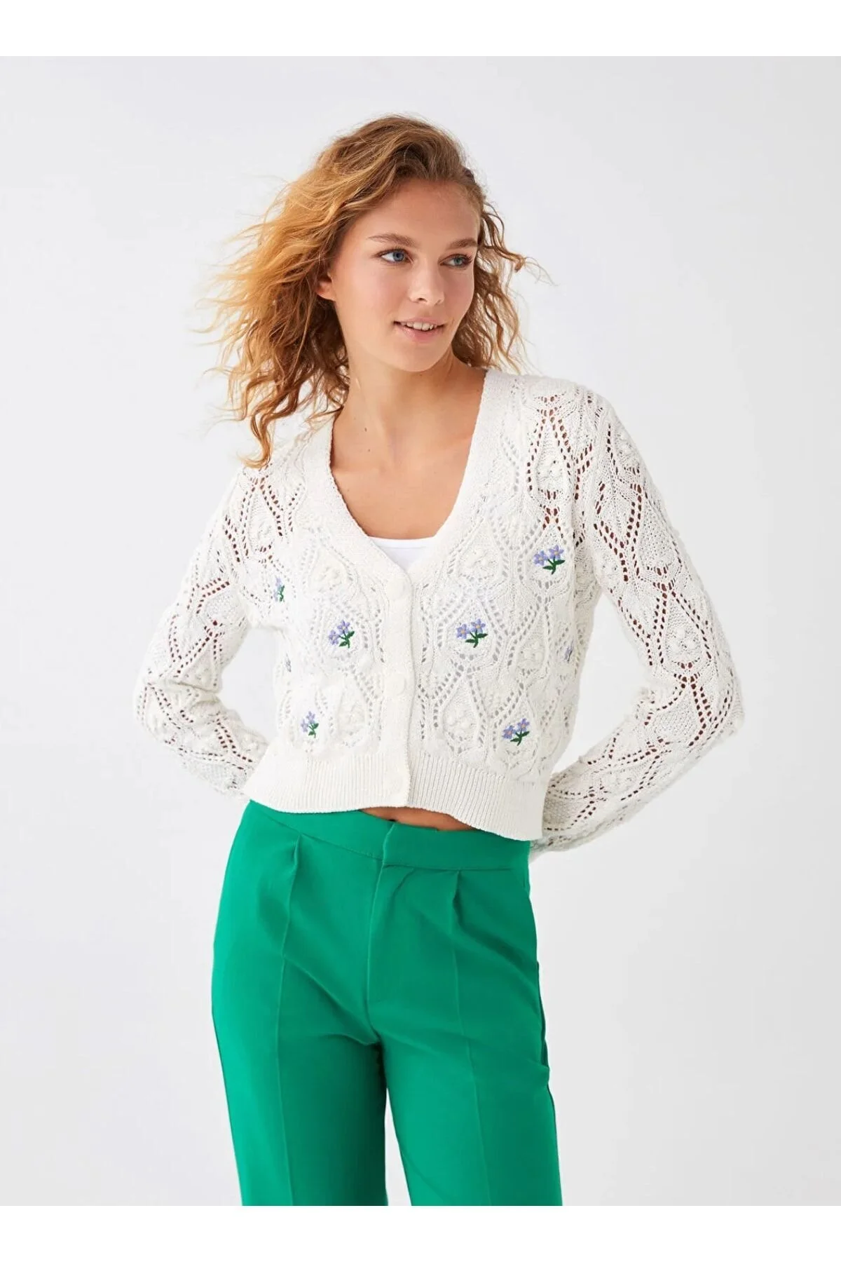 Bild von LC Waikiki Strickjacke Mit V-ausschnitt, Bestickt Und Langärmelig für Damen - M