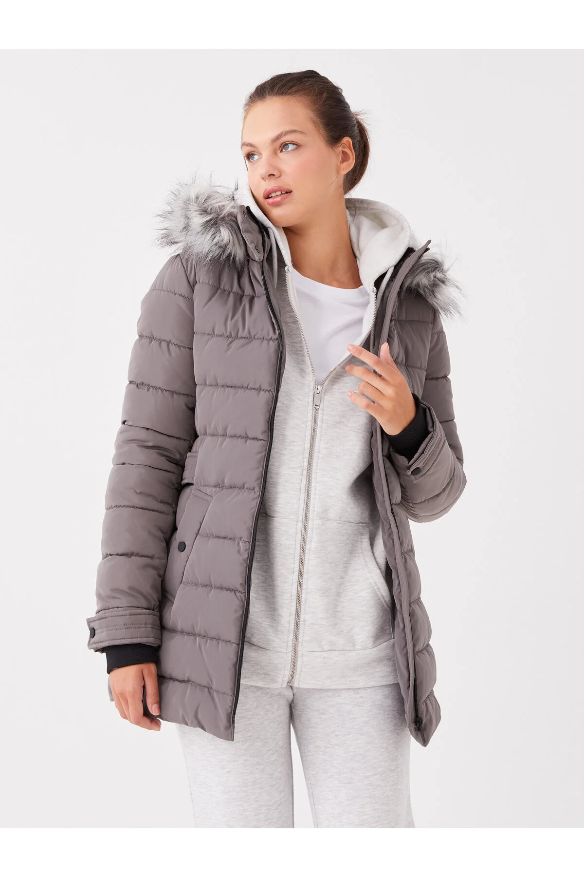 Bild von LC Waikiki Puffer-kapuzenmantel für Damen - M