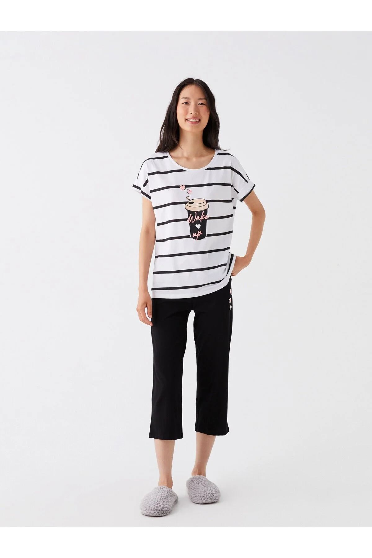 Bild von LC Waikiki Bedrucktes Kurzarm-capri-pyjama-set Mit Rundhalsausschnitt für Damen - XS