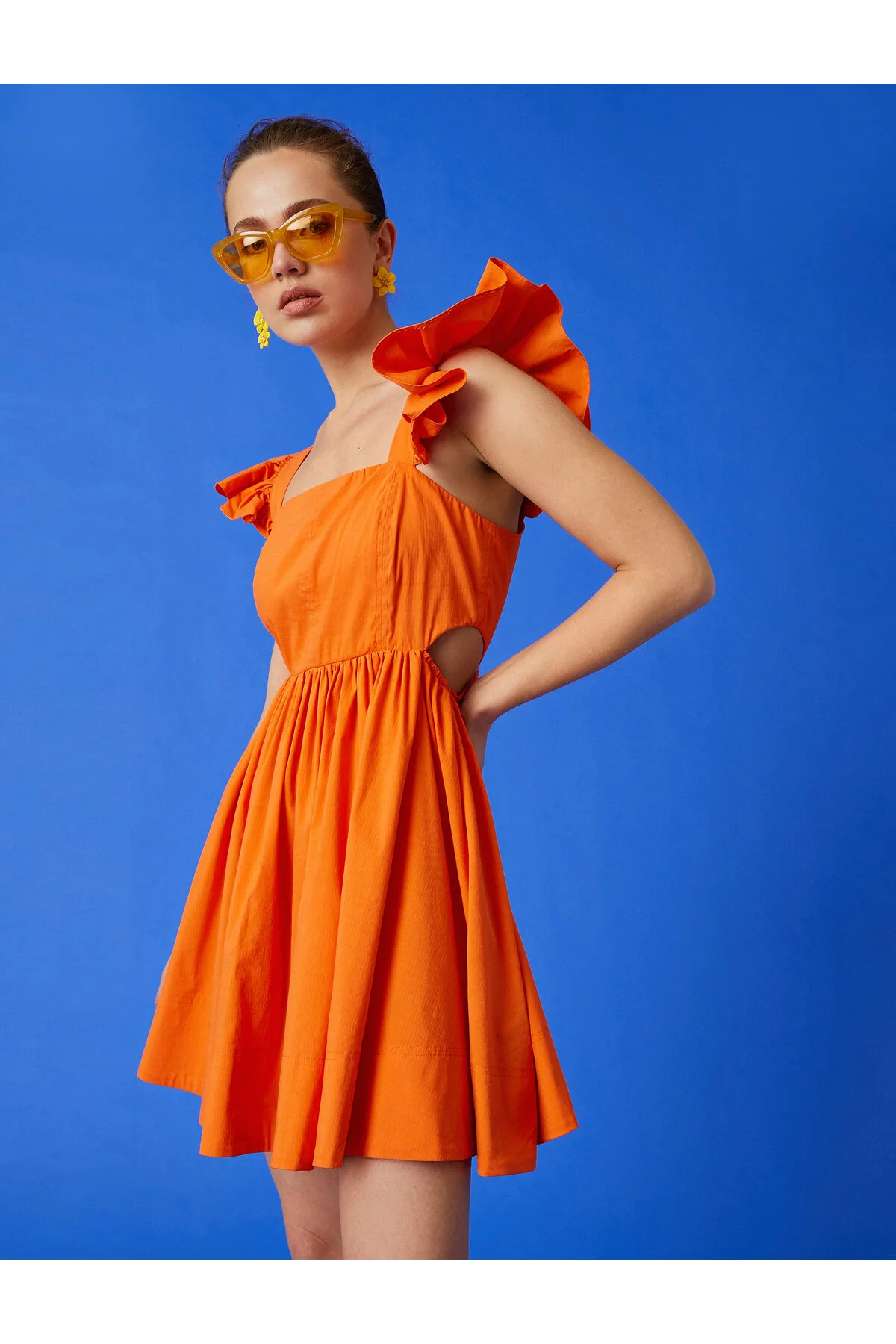 Bild von Koton Minikleid Mit Rüschenträgern Und Fensterdetail Aus Baumwolle für Damen - 44