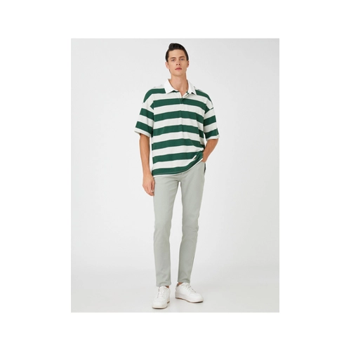 Bild von Koton Basic-Gabardine-Hose mit 5 Taschen und Knopfdetail für Herren - 46