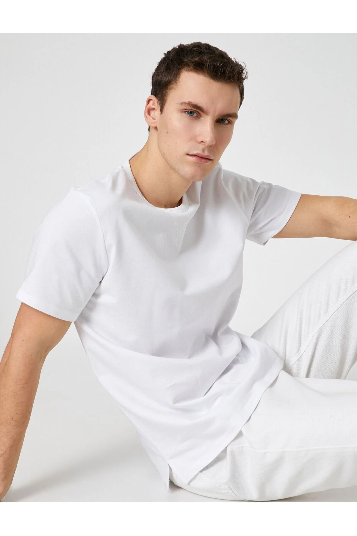 Bild von Koton Basic-t-shirt Mit Etikett, Detaillierter Rundhalsausschnitt, Kurze Ärmel für Herren - L