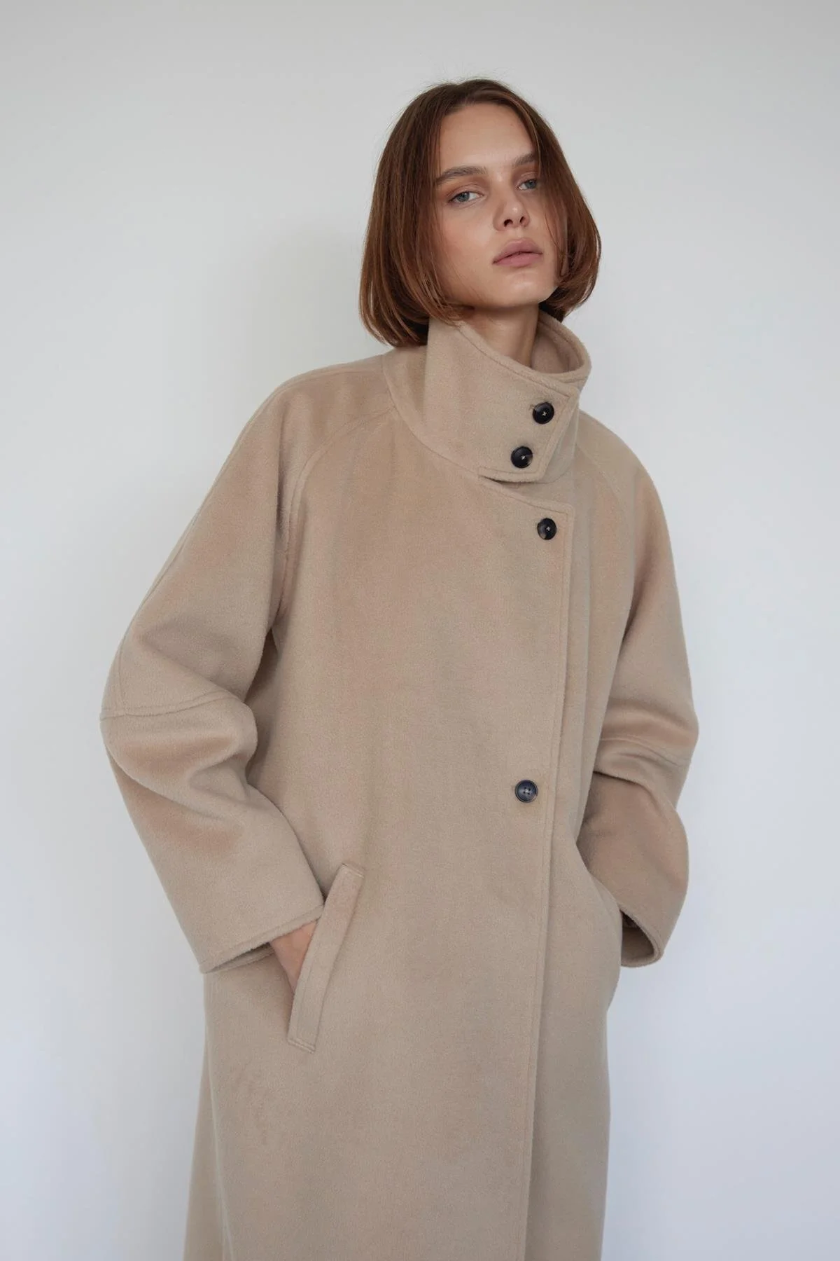 Bild von Suud Collection Beiger Ade Stehkragen Stempelmantel für Damen - 42