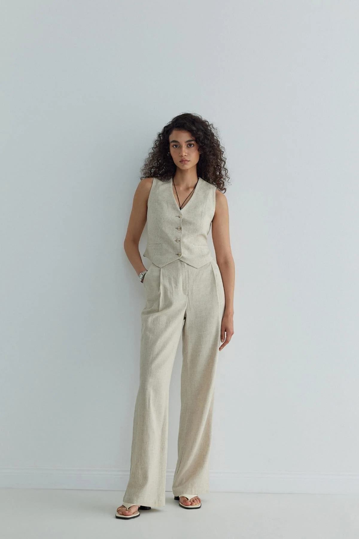 Bild von Suud Collection Gabriel Weste Aus Natürlichem Leinen – Geknöpftes Design für Damen - 34