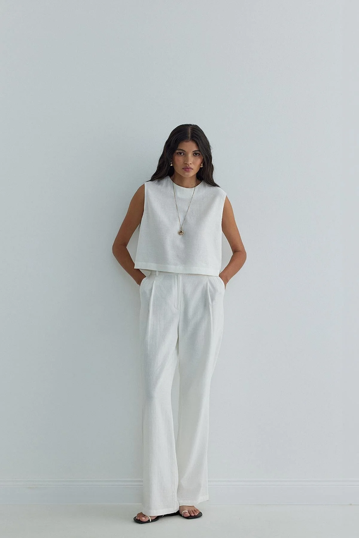 Bild von Suud Collection Weiße Leinenbluse Mit Null Ärmeln Lavin für Damen - 34