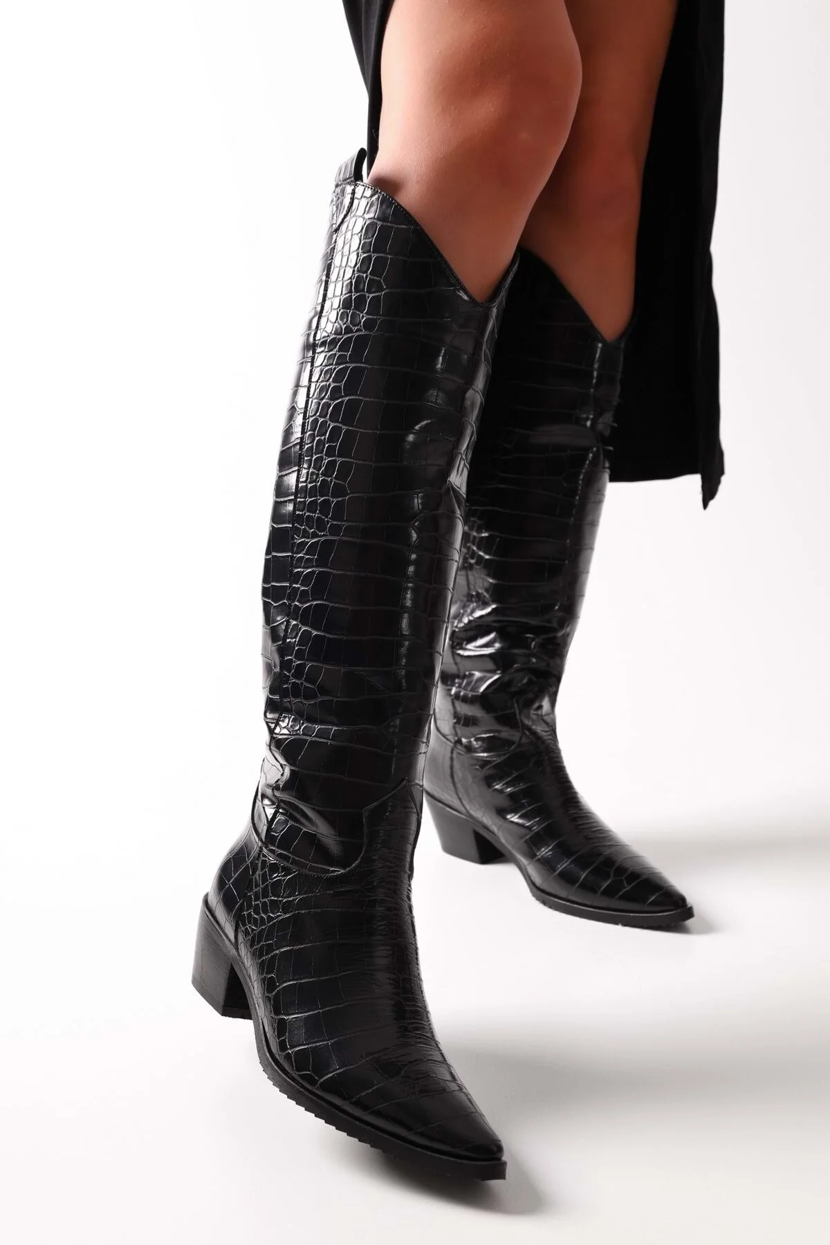 Bild von Shoeberry Westernreitstiefel Meot Aus Schwarzem Krokodil-lackleder Mit Absatz. Schwarzes Krokodil-lackleder für Damen - 37