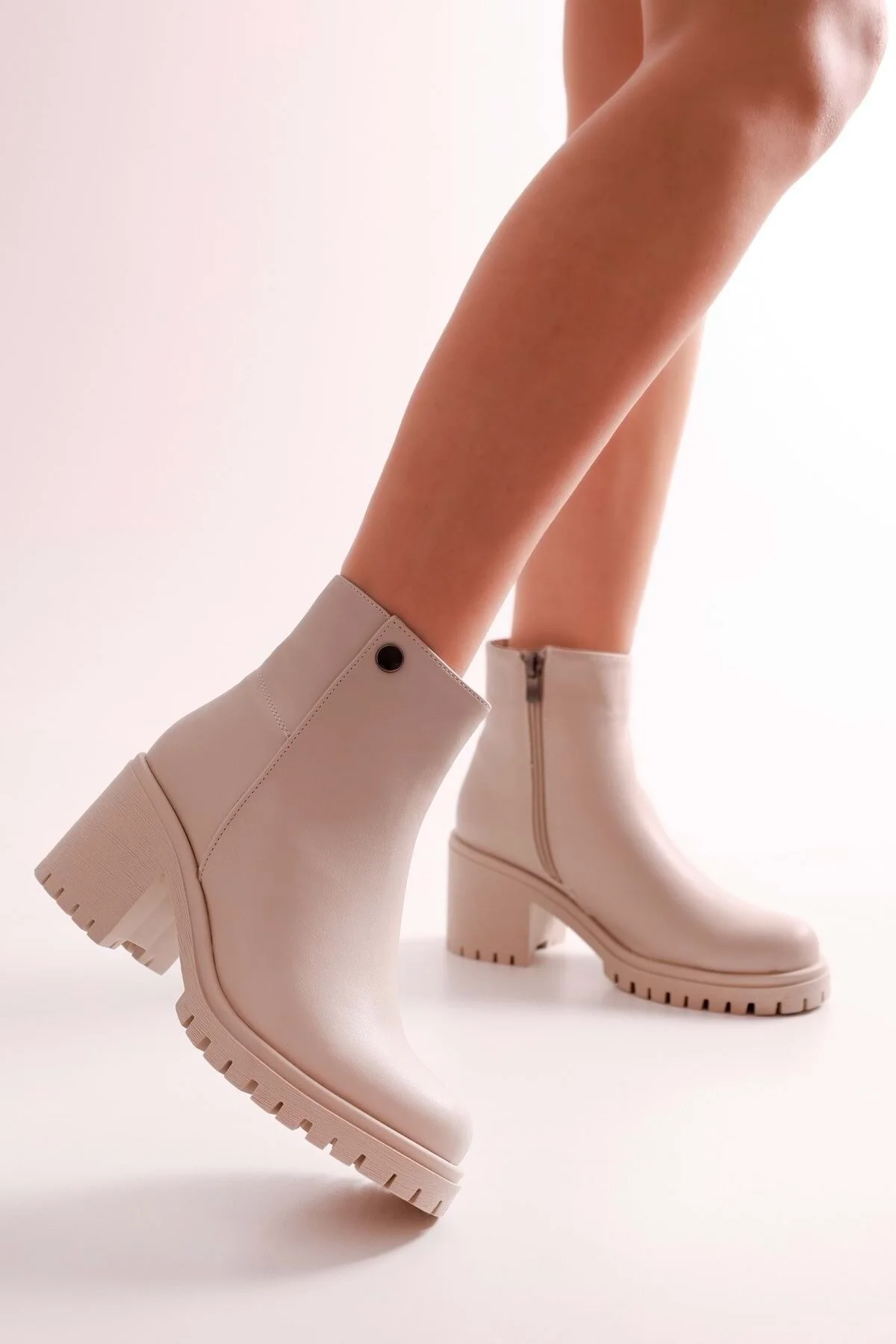 Bild von Shoeberry Aycen Beige Skin Stiefel Beige Skin für Damen - 39