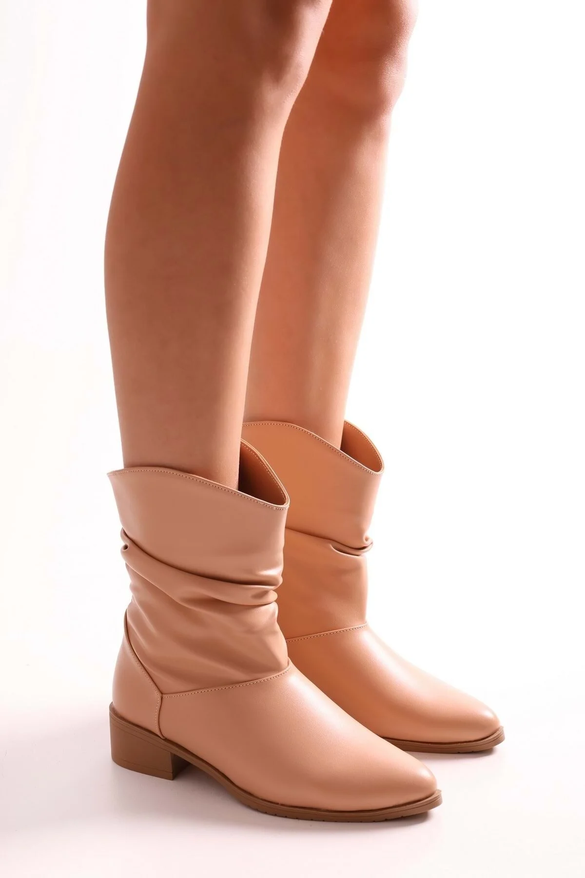 Bild von Shoeberry Archie Nude Skin Bellows Stiefel Mit Flachem Absatz Nude Skin für Damen - 39