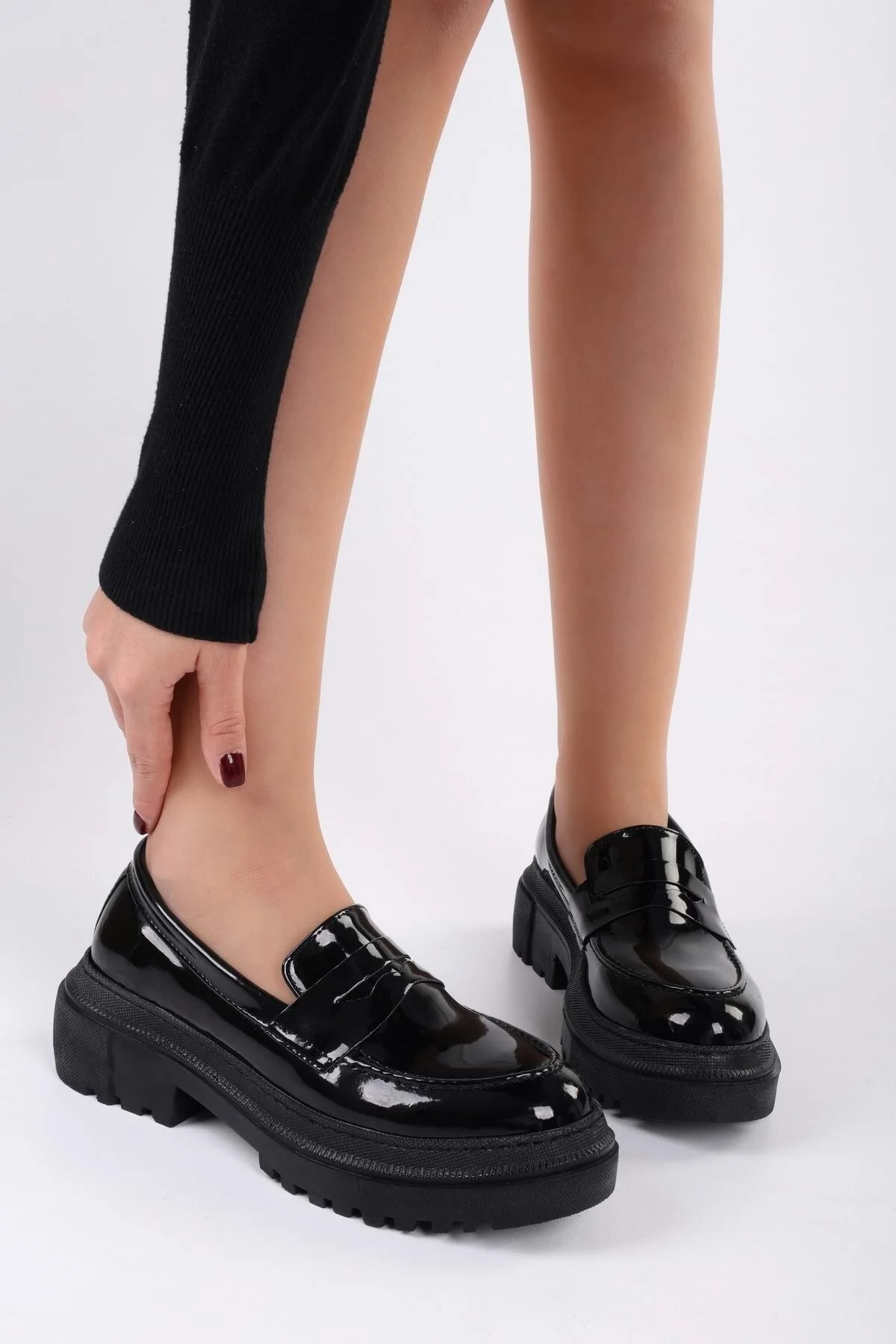Bild von Shoeberry Motto Loafer Aus Schwarzem Lackleder Mit Dicker Sohle für Damen - 37
