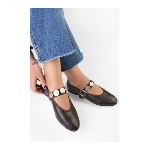 Bild von Shoeberry Ethnic Brown Skin Brosche - Eleganz für den Alltag
