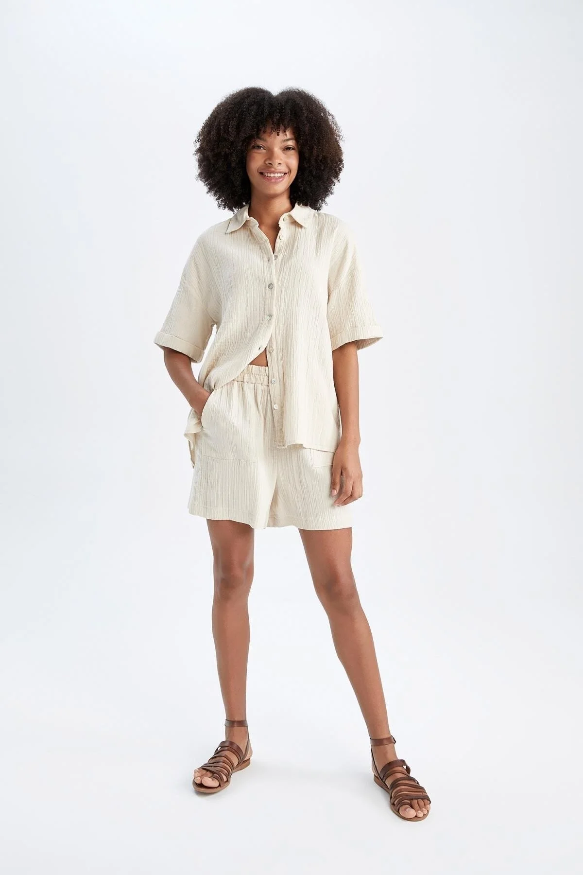 Bild von DeFacto Regular-fit-shorts Aus Musselin Mit Normaler Taille für Damen - 38