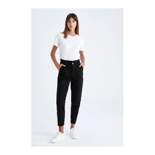 Bild von DeFacto Paperbag-Hose für Damen – Stylisch und Komfortabel