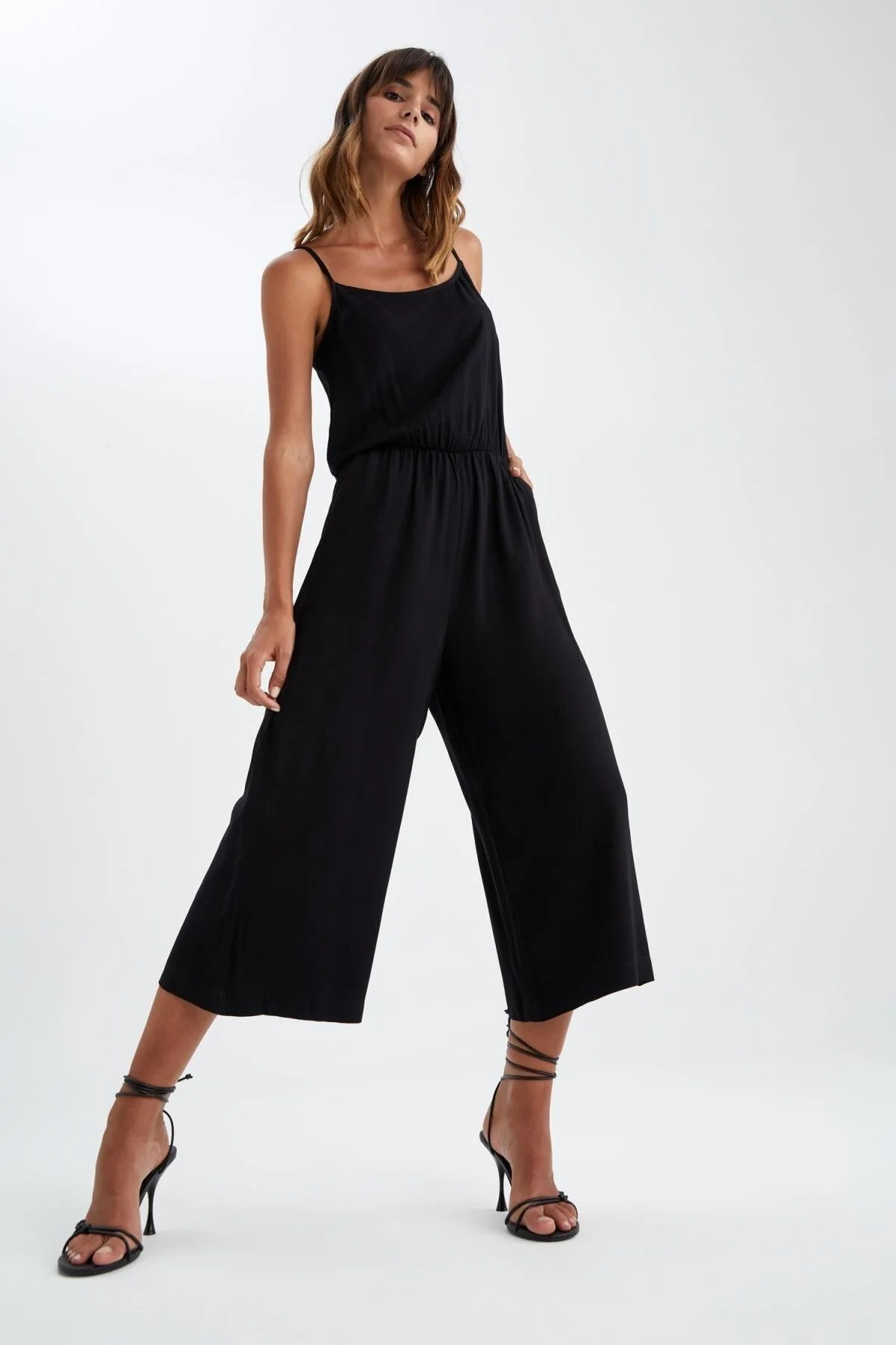 Bild von DeFacto Basic-midi-jumpsuit Mit Trägern für Damen - 36