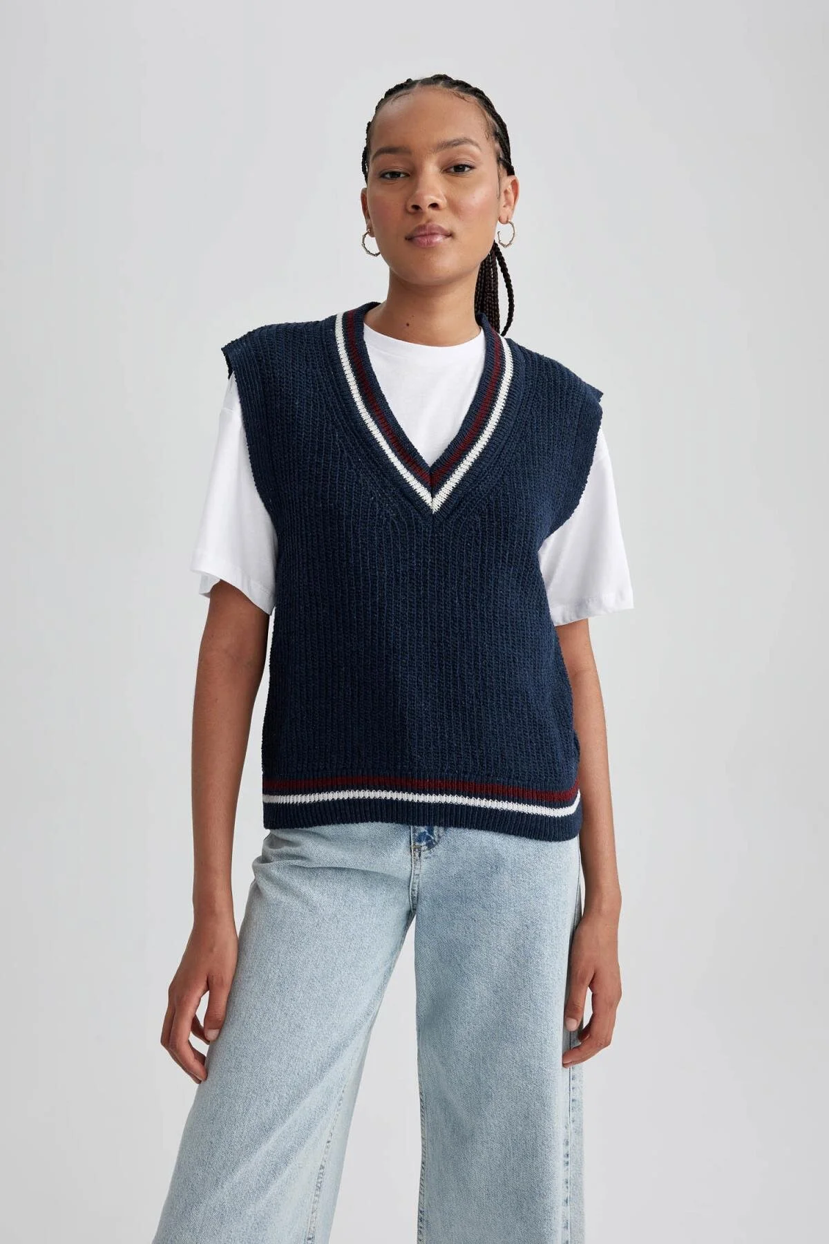 Bild von DeFacto Pullover Mit V-ausschnitt Und Oversize-passform S0375az23wn für Damen - XS