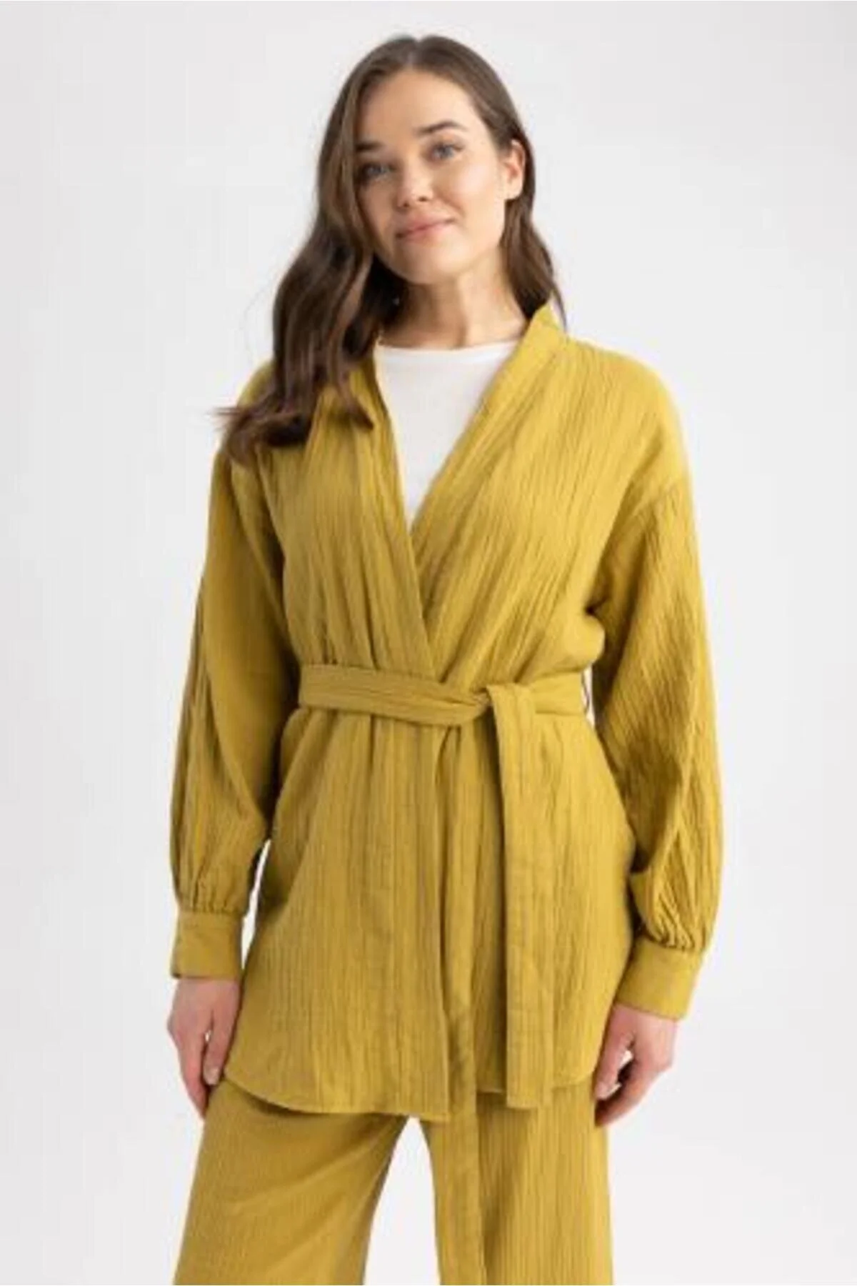 Bild von DeFacto Regular Fit Musselin-kimono Mit V-ausschnitt Z3342az23sp für Damen - M