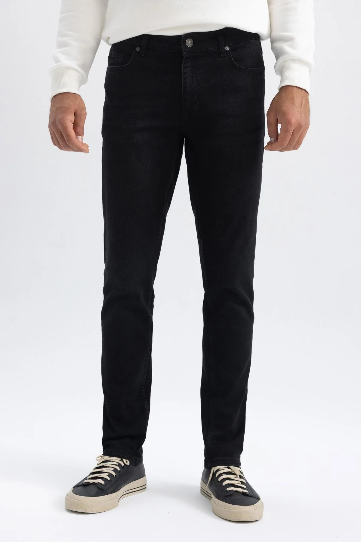 Bild von DeFacto Pedro Slim Fit, Schmal Geschnittene Jeanshose Mit Normaler Taille Und Schmalem Bein, R8788az23au für Herren - 38/32