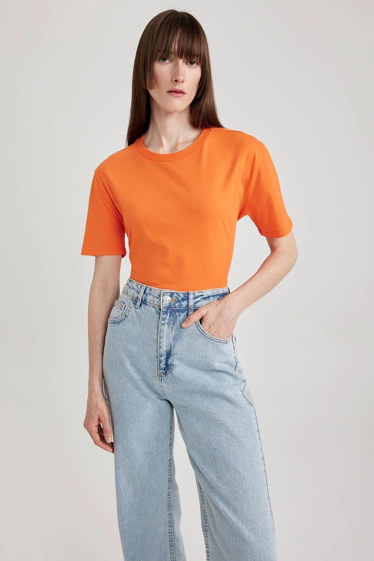 Bild von DeFacto Kurzarm-t-shirt Mit Normaler Passform Und Rundhalsausschnitt W9584az23sm für Damen - L