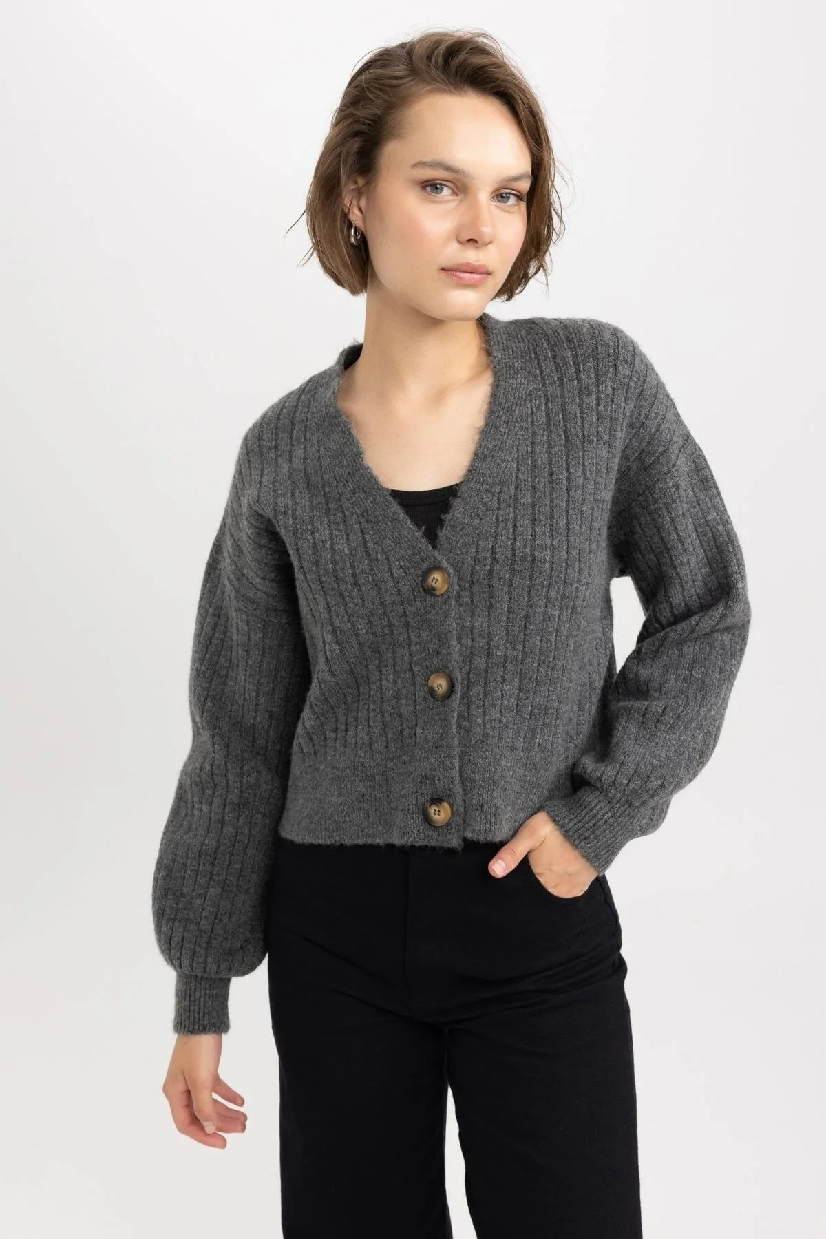 Bild von DeFacto Strickjacke Mit V-ausschnitt Und Normaler Passform R1389az23wn für Damen - S