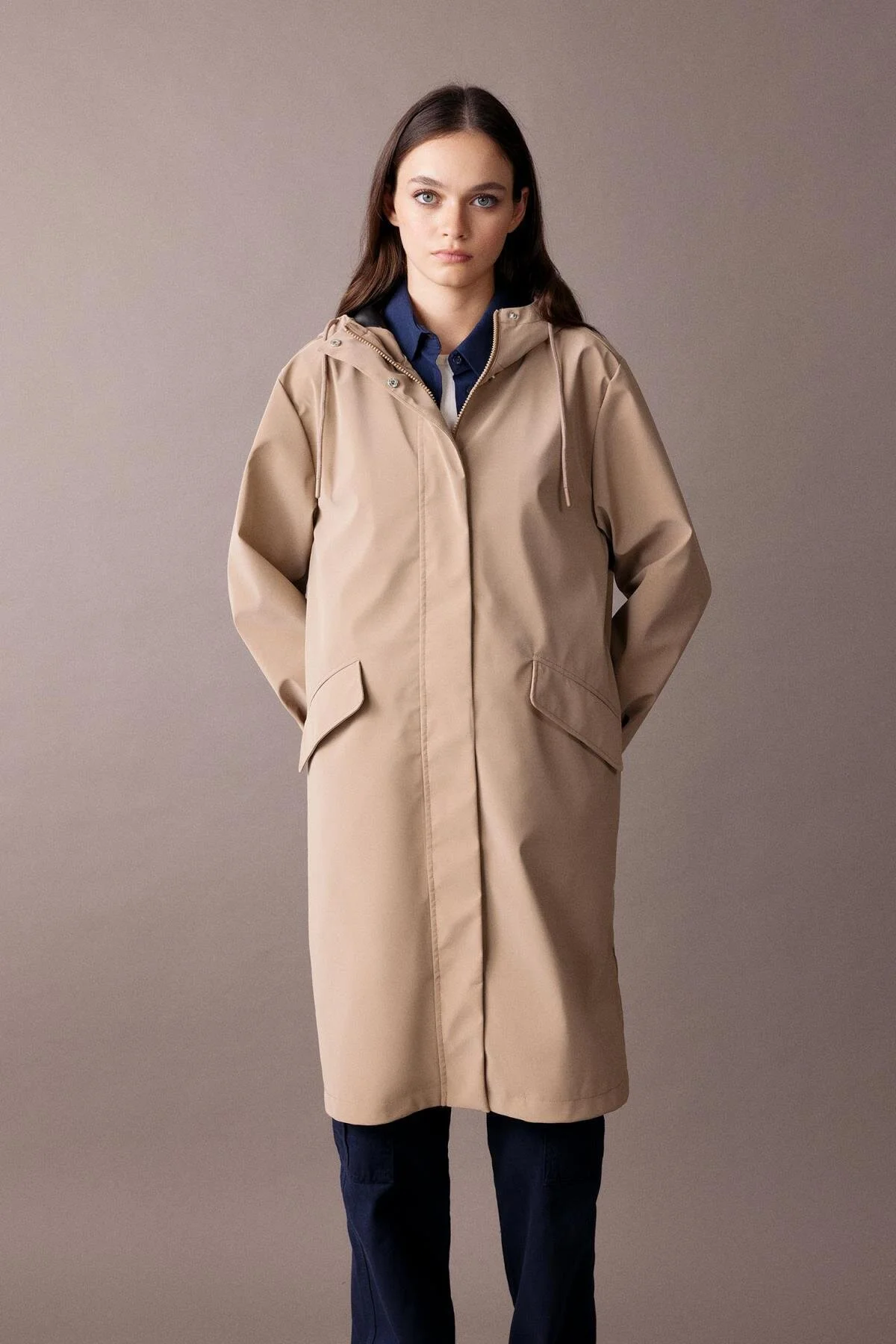 Bild von DeFacto Wasserdichter Relax Fit Regenmantel Mit Kapuze A6367ax23au für Damen - 2XL