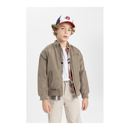 Bild von DeFacto Saisonale Bomberjacke für Jungen – Die perfekte Kombination aus Stil und Funktion