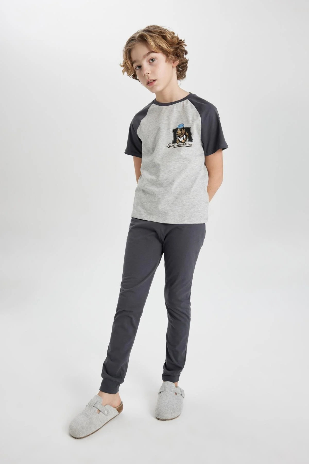 Bild von DeFacto Pyjama-set Für Jungen, Rundhalsausschnitt, Bedruckt, Kurzärmelig, Oberteil, Langer Boden, B5548a824sp - 8–9 Jahre
