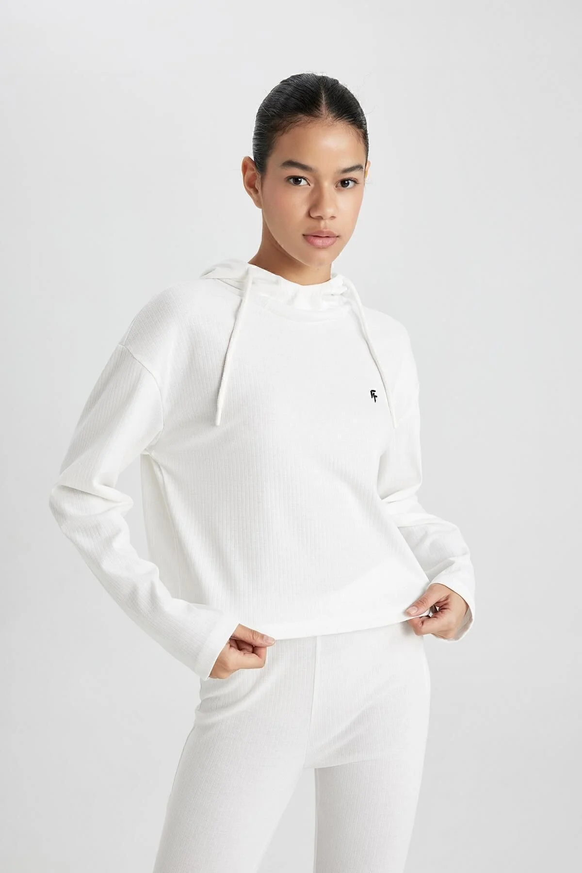 Bild von DeFacto Langärmliges T-shirt Mit Kapuze Und Gerippter Stickerei B9024ax24sm für Damen - S
