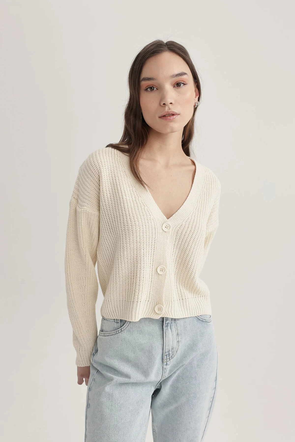 Bild von DeFacto Strickjacke Mit Normaler Passform Und V-ausschnitt für Damen - M
