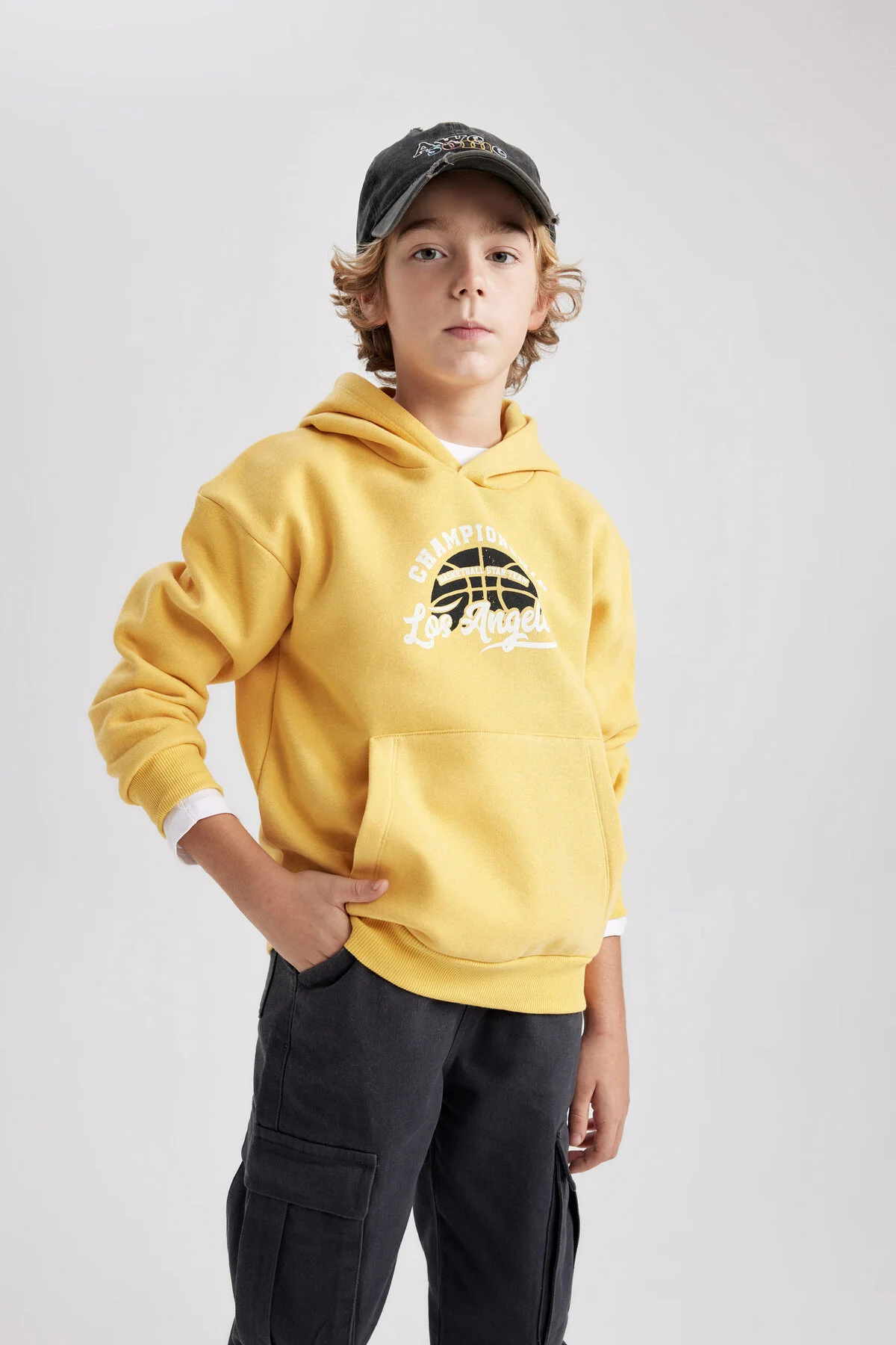 Bild von DeFacto Jungen-sweatshirt Mit Kapuze Und Normaler Passform für Herren - 5–6 Jahre