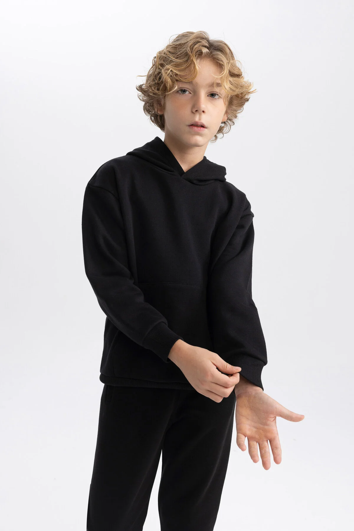 Bild von DeFacto Jungen-sweatshirt Mit Kapuze Und Normaler Passform für Herren - 8–9 Jahre
