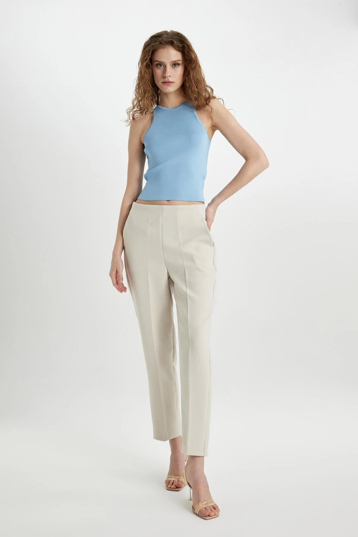 Bild von DeFacto Carrot Fit Hose Mit Hohem Bund Und Kurzem Bein Und Taschen C2234ax24sp für Damen - 34